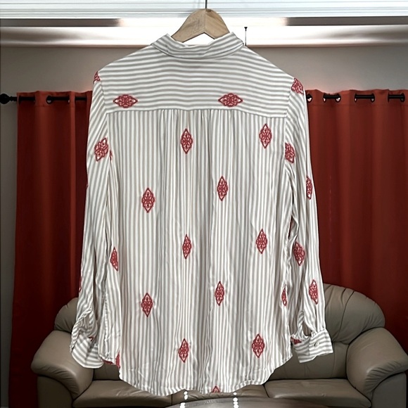 Chico’s Women’s Striped Long Sleeve Button Up Shirt Chico’s Size 1 = US Size M - Picture 2 of 6